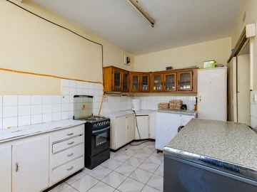 2 Bedroom Flat & Apartment