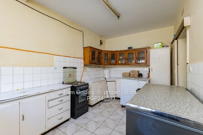 Well Located 2 Bedroom Garden Flat