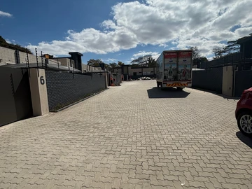 4 Bedroom Flat & Apartment