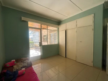 6 Bedroom House
