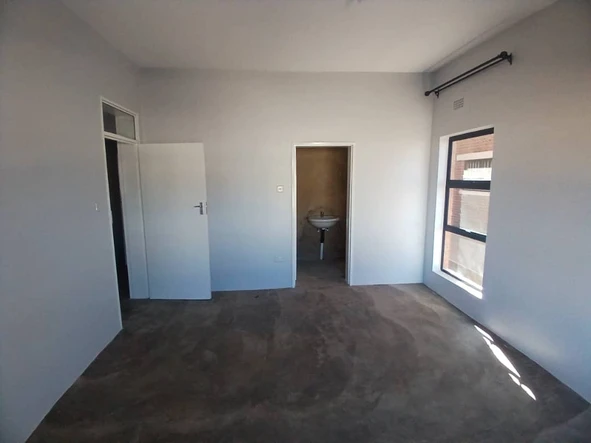 3 Bedroom Flat & Apartment