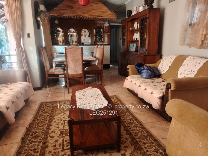 Logan Park 3-Bed Home with Rustic Bar & Borehole on 5689m²