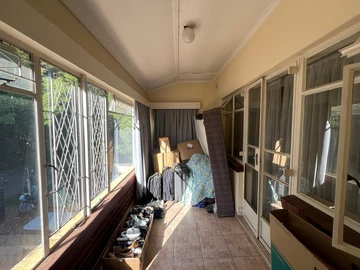 2 Bedroom Flat & Apartment