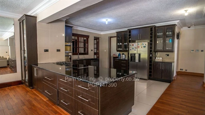 Stunning Executive Home In An Exclusive Complex