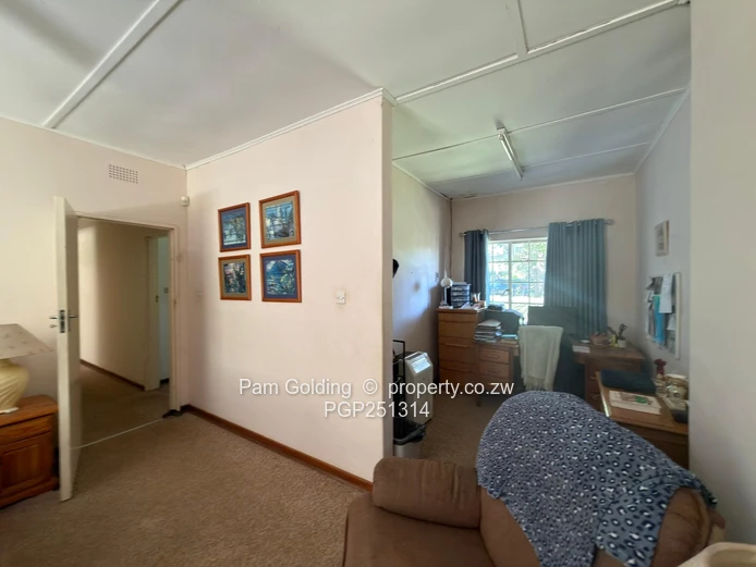 Spacious 4-Bed Hillcrest Home on 3,946 m² — Pool & Borehole