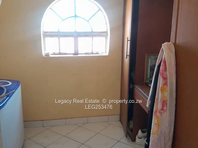 Zimre Park 5-Bed Home with Borehole, Garage & Driveway (Sole Mandate)