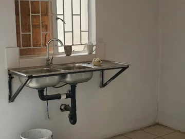 2 Bedroom Flat & Apartment