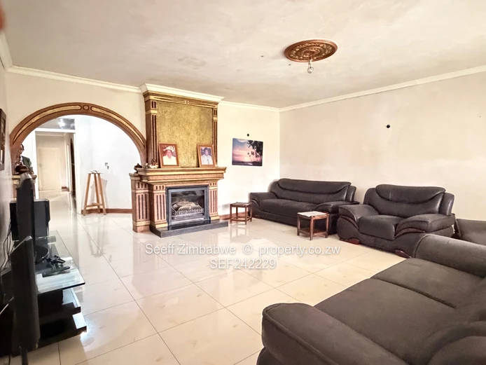 Marlborough 4-Bed with Elizabeth Windsor Road frontage ! 