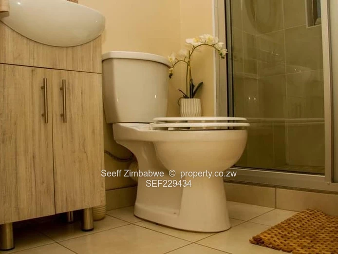 Luxurious2 Bed Flat Available  