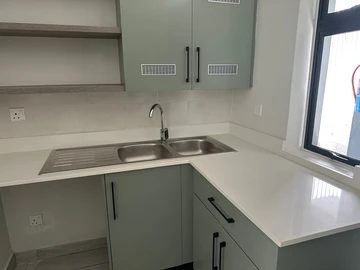 2 Bedroom Flat & Apartment