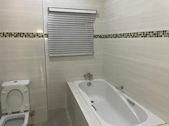 3 Bedroom Flat & Apartment
