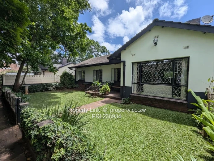 Neat 3 Bed 2 Bath Garden Flat in Avondale (Sole Mandate)