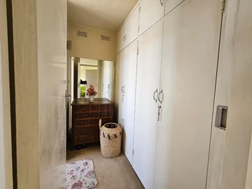 3 Bedroom Flat & Apartment