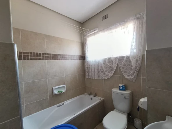 3 Bedroom Flat & Apartment