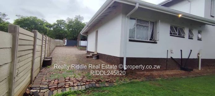 9 Bedroomed House in Chisipiti, 2100sqm.