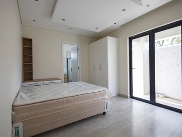 3 Bedroom Flat & Apartment