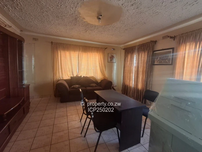Knowe Norton 5-Bed Home on 2200m² 