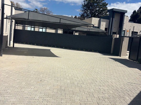 4 Bedroom Flat & Apartment