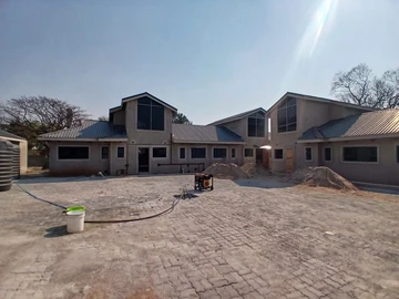 2 Bedroom Flat & Apartment