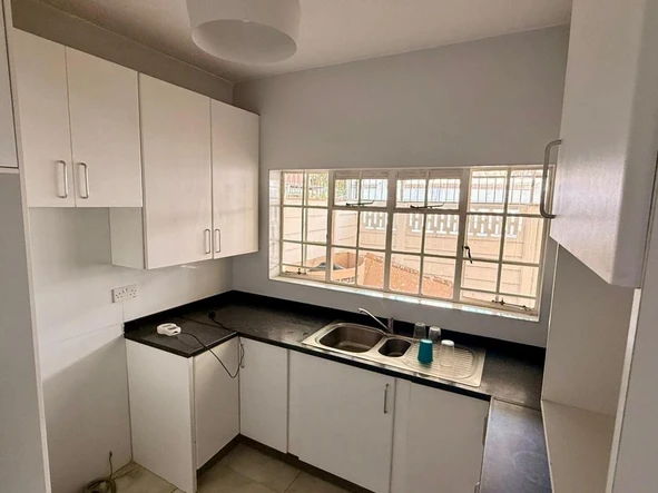 2 Bedroom Flat & Apartment