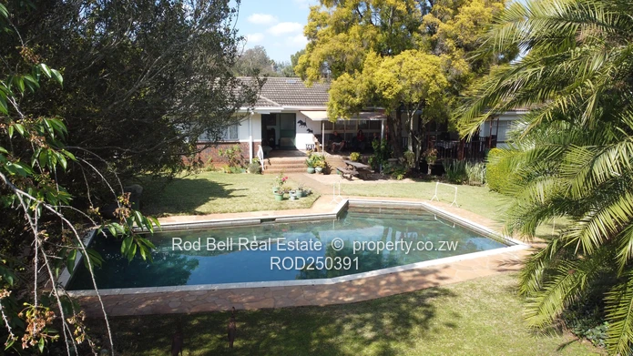 Neat 3-bedroom home and cottage in good location