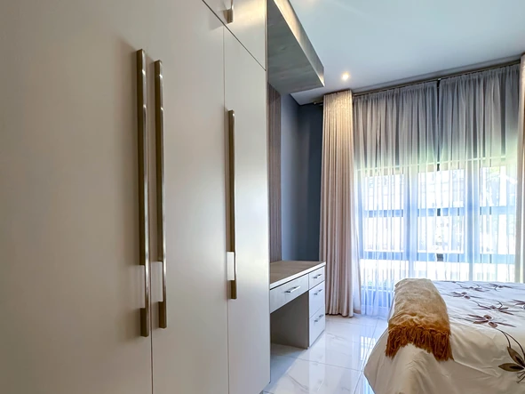 3 Bedroom Flat & Apartment