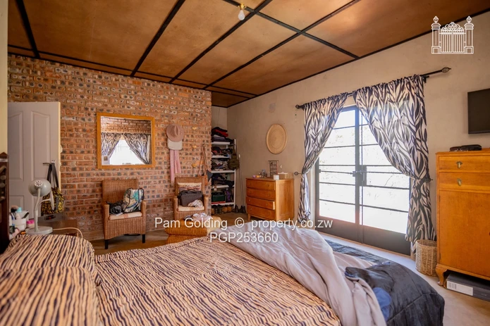Beautiful Four- Acre Property In Cromlet