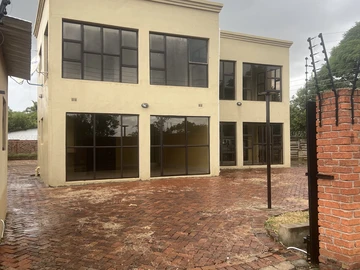 3 Bedroom Flat & Apartment