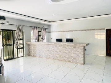 7 Bedroom Flat & Apartment