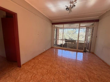2 Bedroom Flat & Apartment