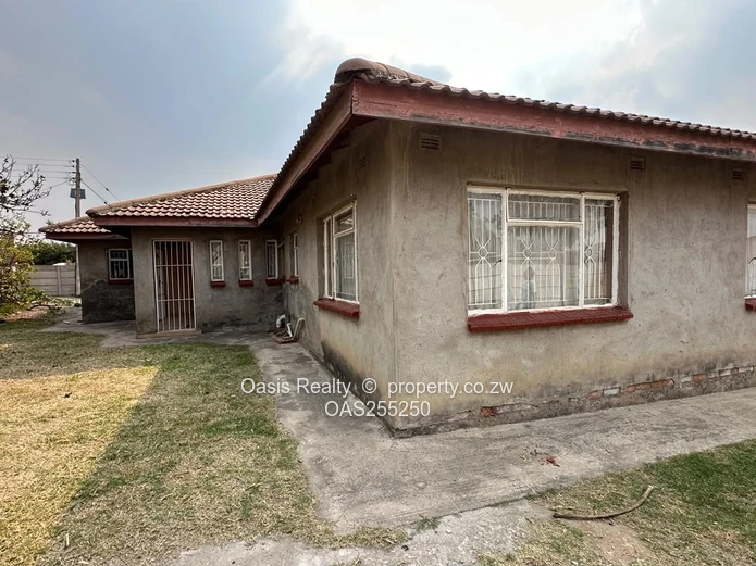 Home To Let In Mainway Meadows
