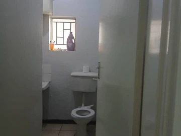 2 Bedroom Flat & Apartment