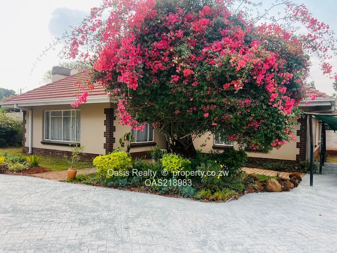 Neat 3 beds House on 1/2 Acre For Sale