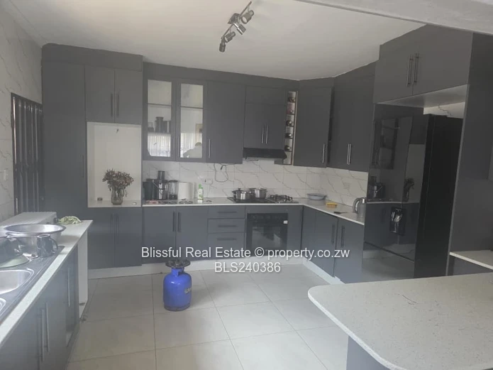 House For sale in Fairview park  Ruwa