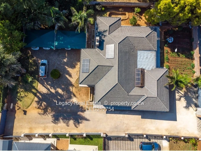 Strathaven 4-Bed Home 340m² - Pool, Borehole & Solar