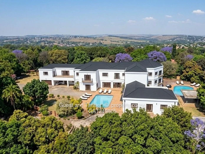 Luxurious Hogerty Hill Mansion For Investment (Sole Mandate)
