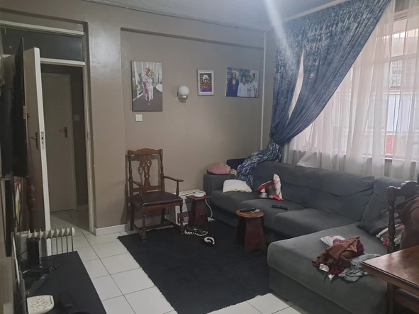 2 Bedroom Flat & Apartment