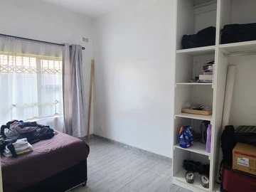 2 Bedroom Flat & Apartment