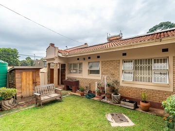 2 Bedroom Flat & Apartment