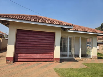 Compact 3 bed house (Nkwisi Gardens- Tynwald Area)