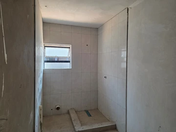4 Bedroom Flat & Apartment