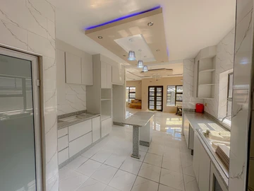 Stunning 4-Bedroom Home with Borehole in Mabvazuva, Ruwa!