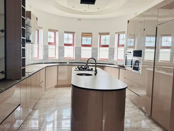8 Bedroom House