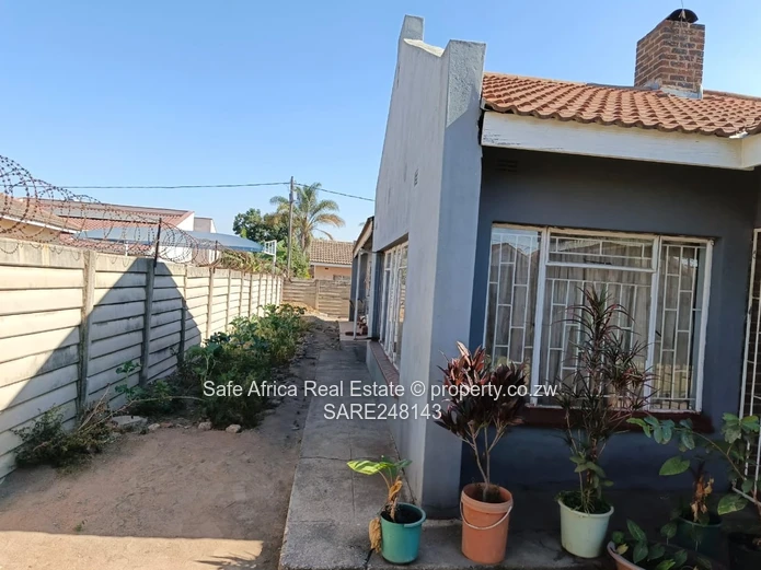 Waterfalls Mainway Meadows – Elegant 3-Bedroom Family Home for Sale