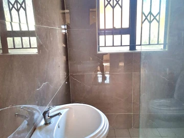 2 Bedroom Flat & Apartment