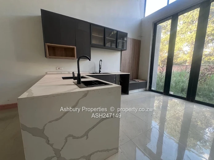 Bright 4-Bed Monavale Flat — Tiled, Fitted Kitchen, 24hr Security