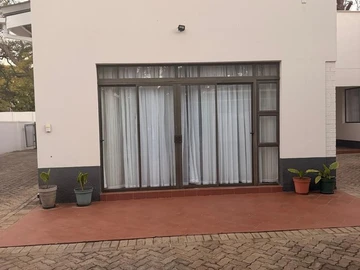 3 Bedroom Flat & Apartment