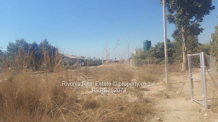 280m² Stand in Southlea Park — Gated, Water & Sewer