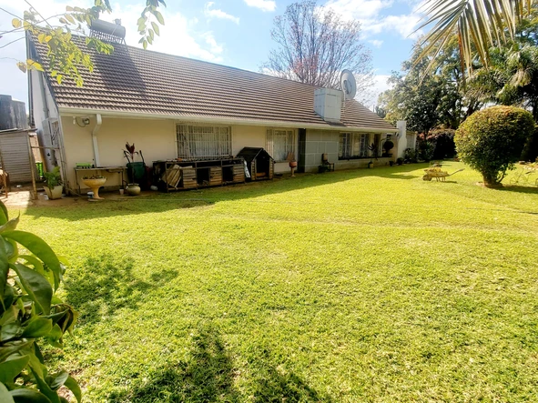 Eastlea Spacious Property with Cottage ,1,555sqm