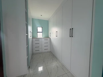 3 Bedroom Flat & Apartment